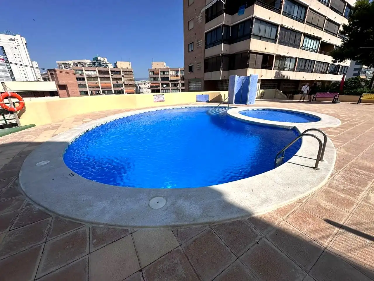 Piscina de Ático en venta en Benidorm con Aire acondicionado, Terraza y Piscina comunitaria