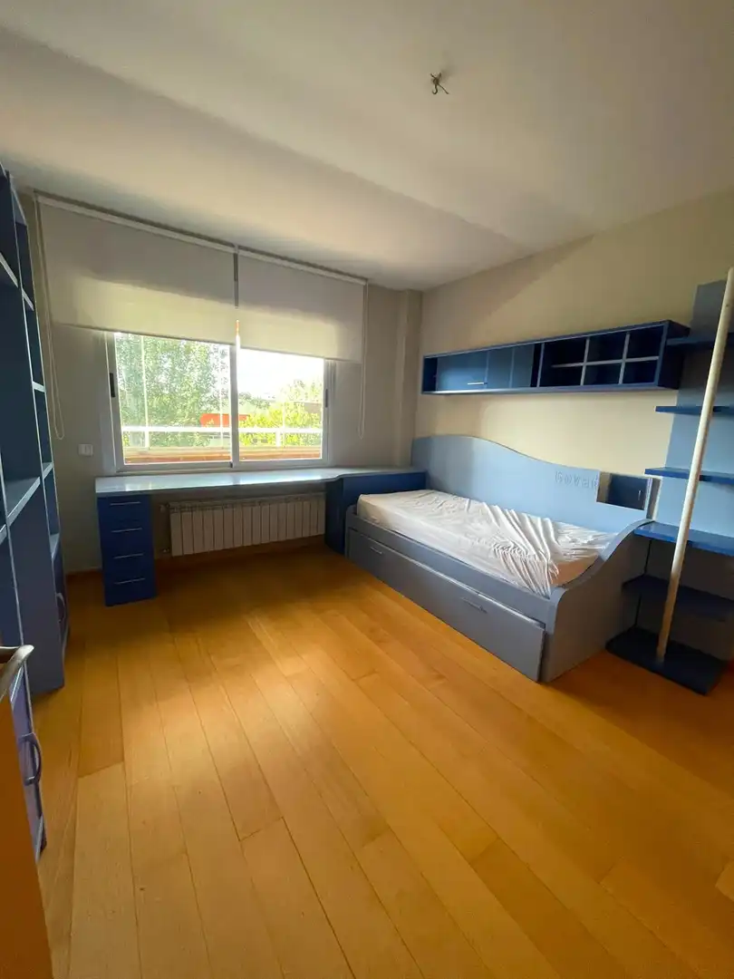 Bedroom of Flat for rent in Pozuelo de Alarcón  with Air Conditioner, Heating and Private garden