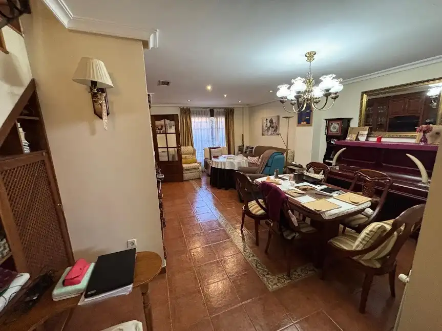 Houses for sale in Linares  with Air Conditioner, Heating and Private garden