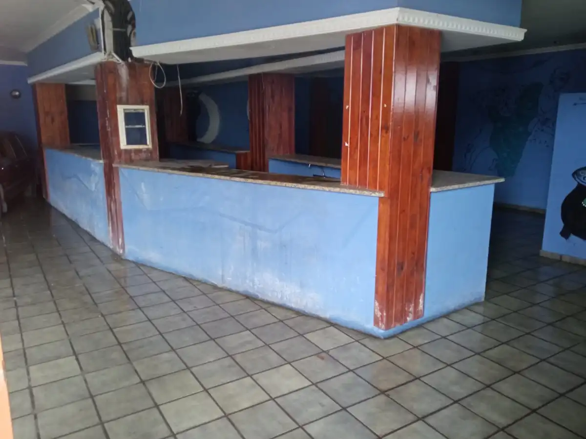 Local comercial en venda a Av Eugenio Escudero, imagen 2