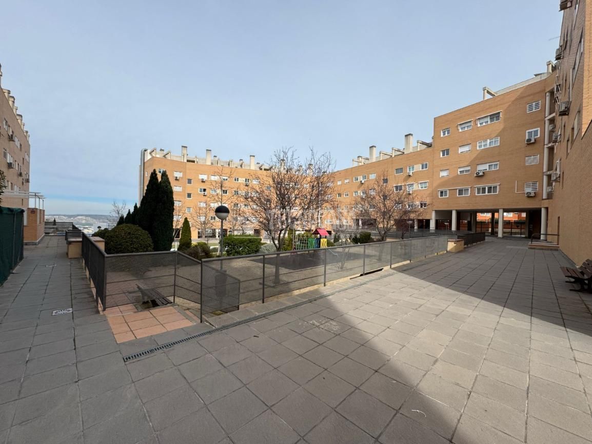 Vista exterior de Pis en venda en Arganda del Rey amb Aire condicionat, Calefacció i Piscina comunitària