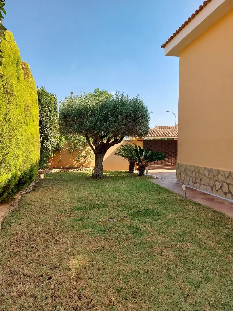 Jardí de Casa o xalet en venda en La Pobla de Vallbona amb Aire condicionat, Calefacció i Jardí privat