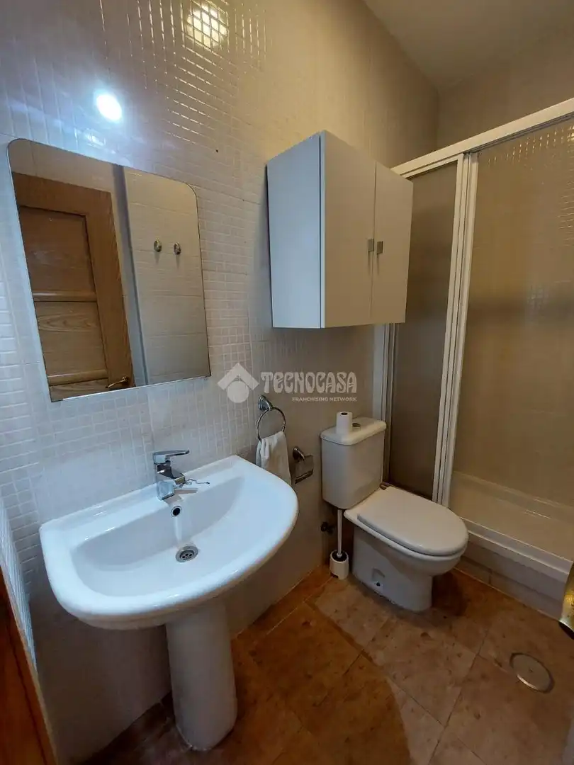 Bathroom of Flat for sale in Madrid