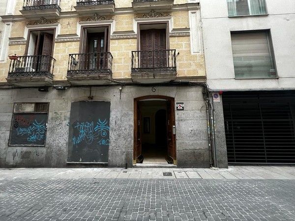 Vista exterior de Local en venta en  Madrid Capital