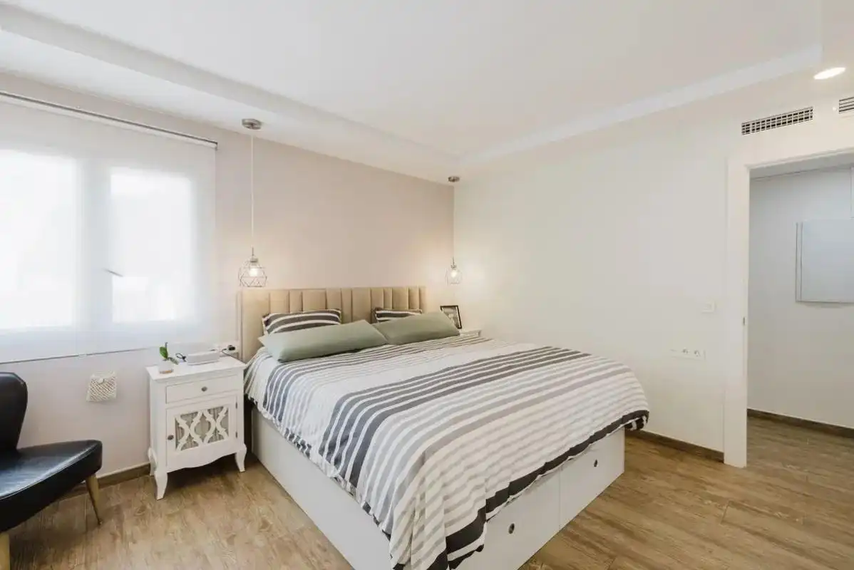 Dormitori de Casa adosada en venda en Málaga amb Aire condicionat, Calefacció i Terrassa