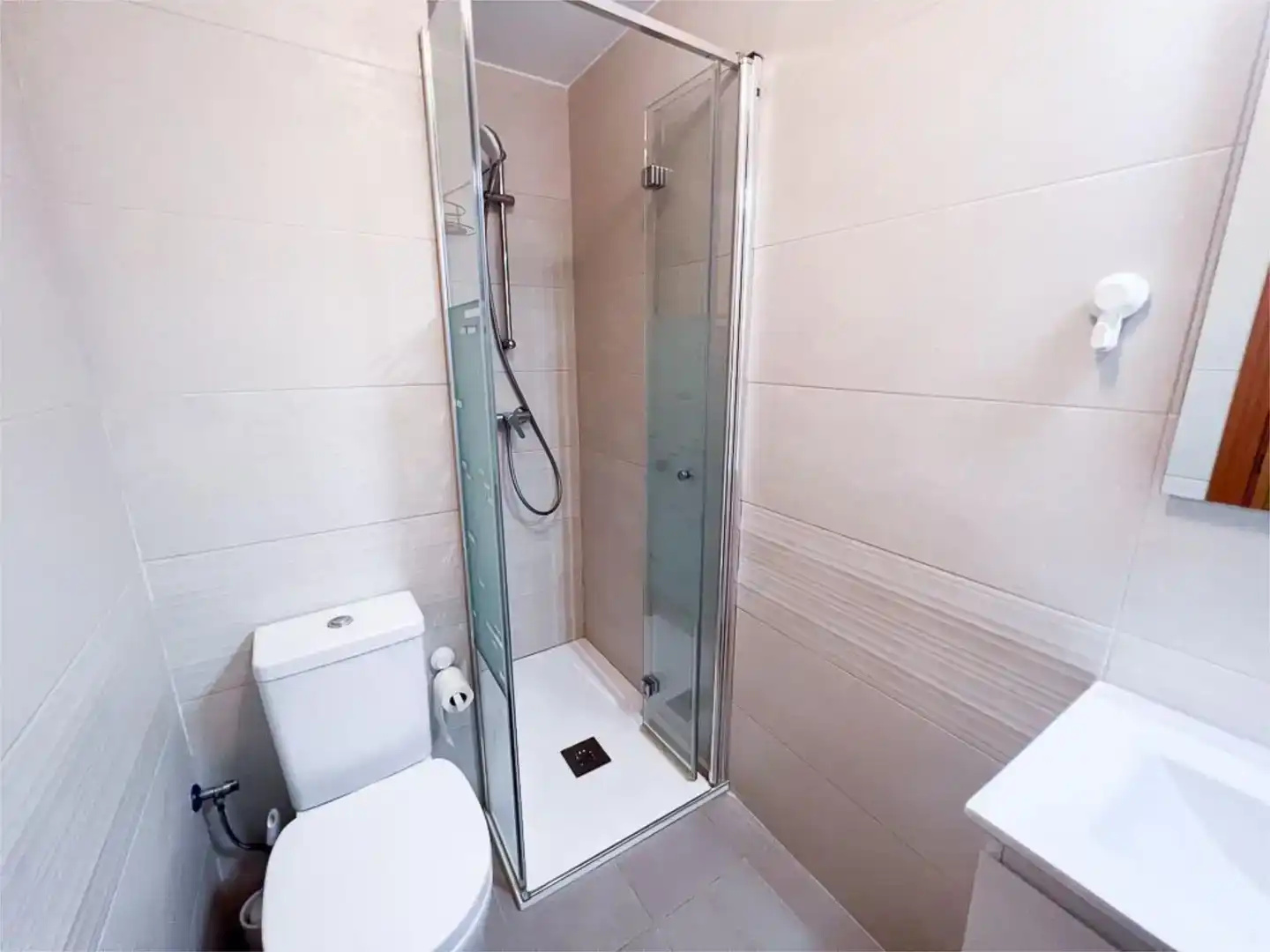 Badezimmer von Wohnungen zur Miete in Salobreña mit Schwimmbad und Balkon