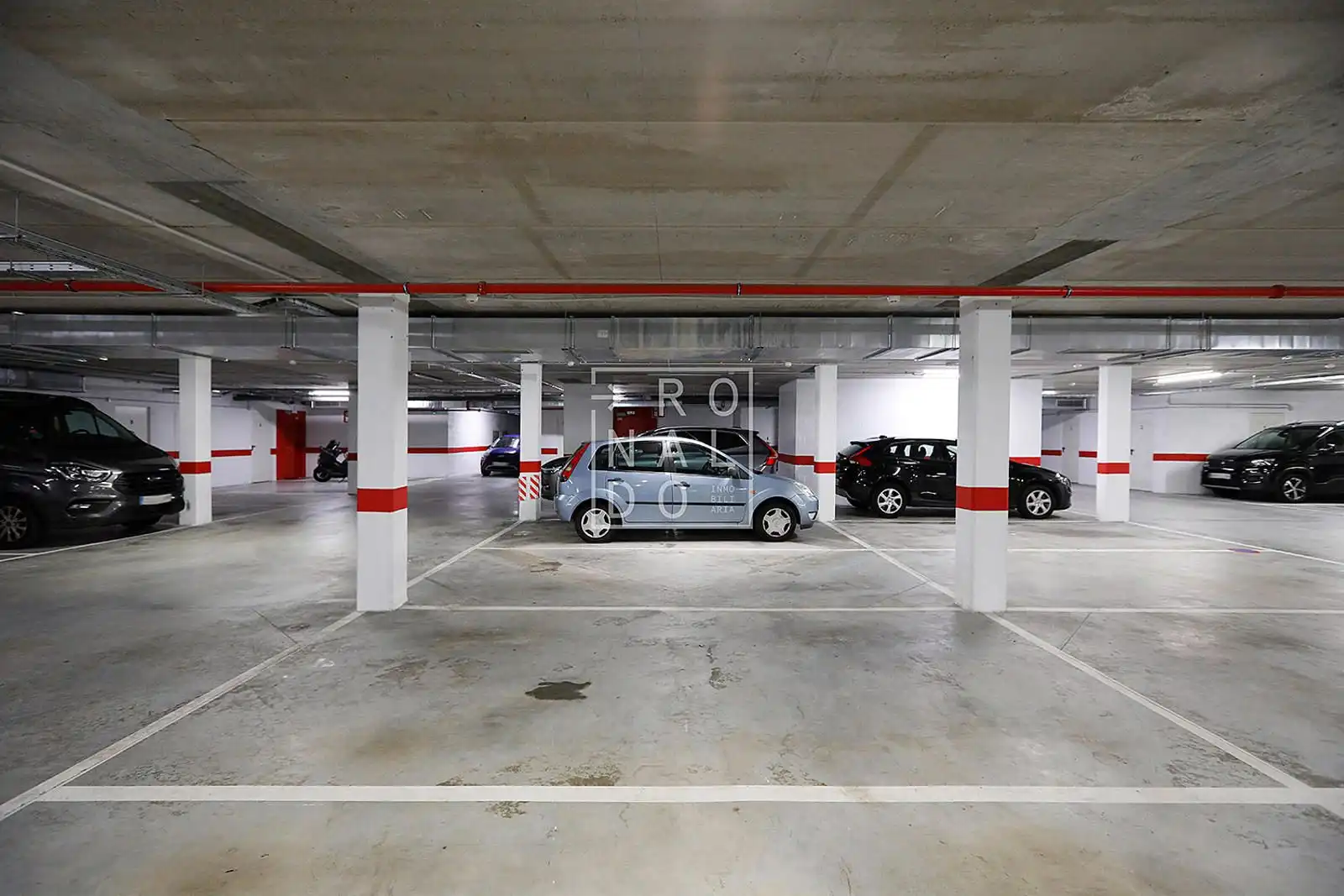 Aparcament de Pis en venda en Irun  amb Calefacció, Terrassa i Piscina