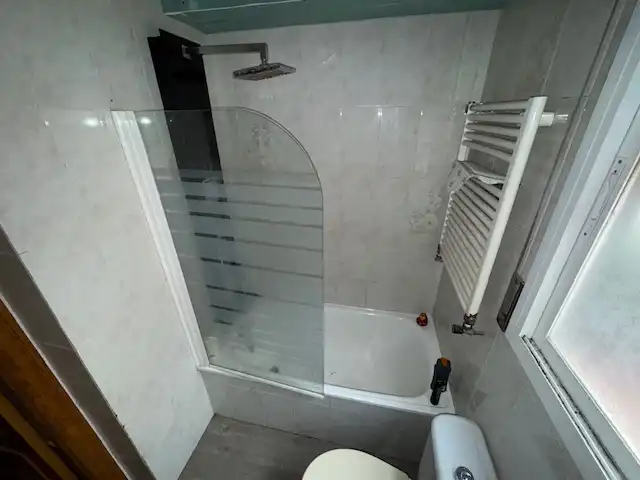 Bany de Casa adosada en venda en Anglès amb Calefacció, Jardí privat i Terrassa