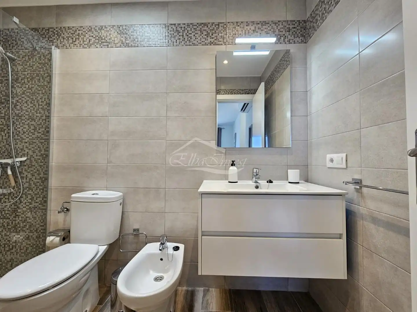 Baño de Casa adosada en venta en El Tanque con Aire acondicionado, Jardín privado y Terraza