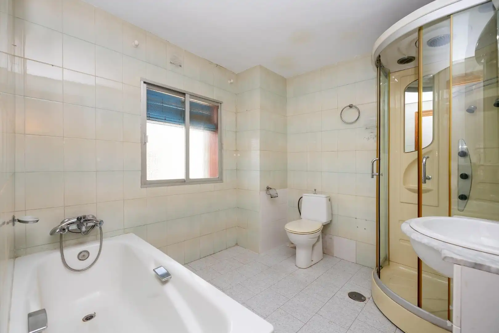 Badezimmer von Wohnung zum Verkauf in Cenes de la Vega mit Terrasse