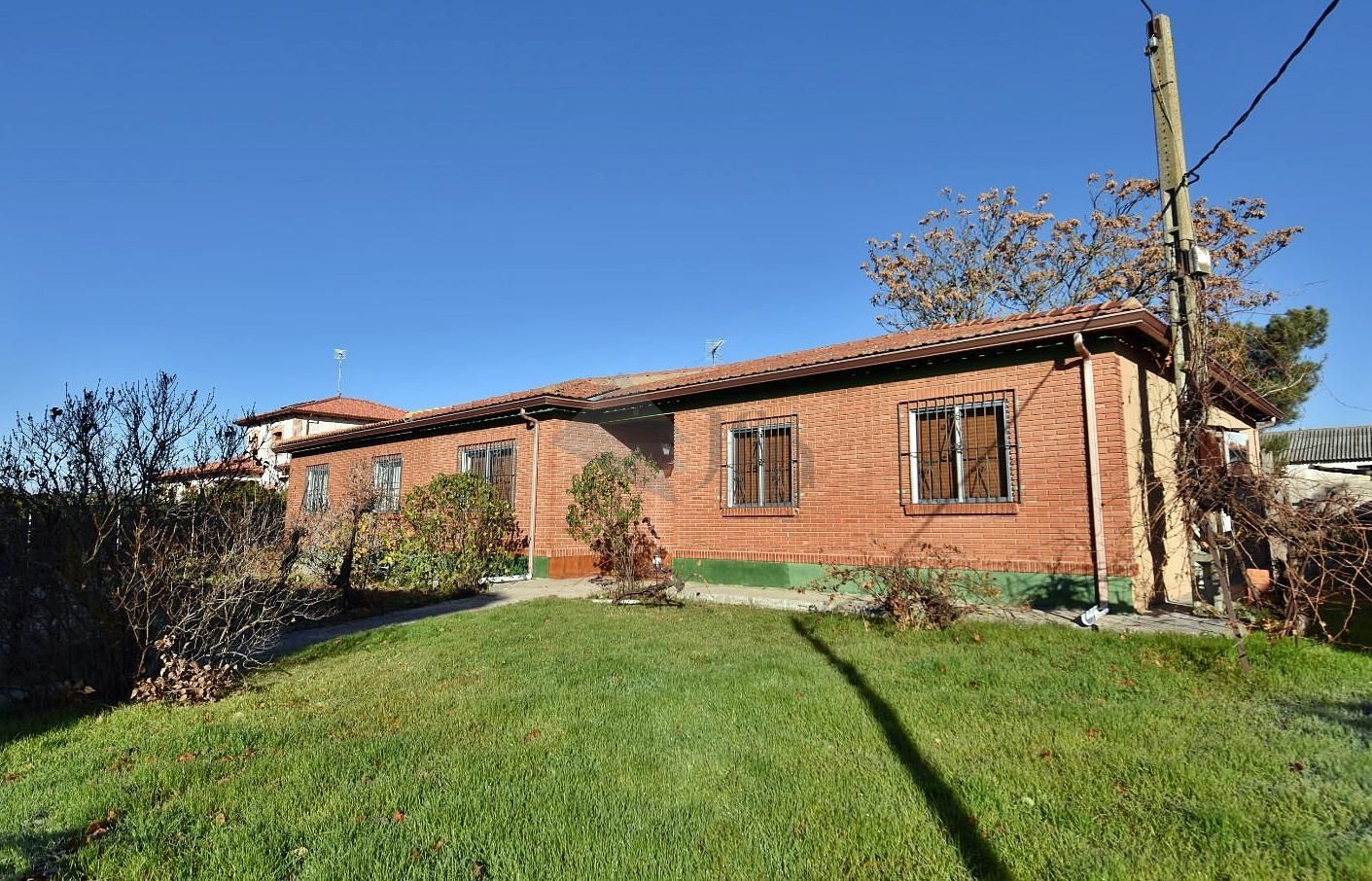 Vista exterior de Casa o chalet en venta en Olmedo con Calefacción, Jardín privado y Amueblado