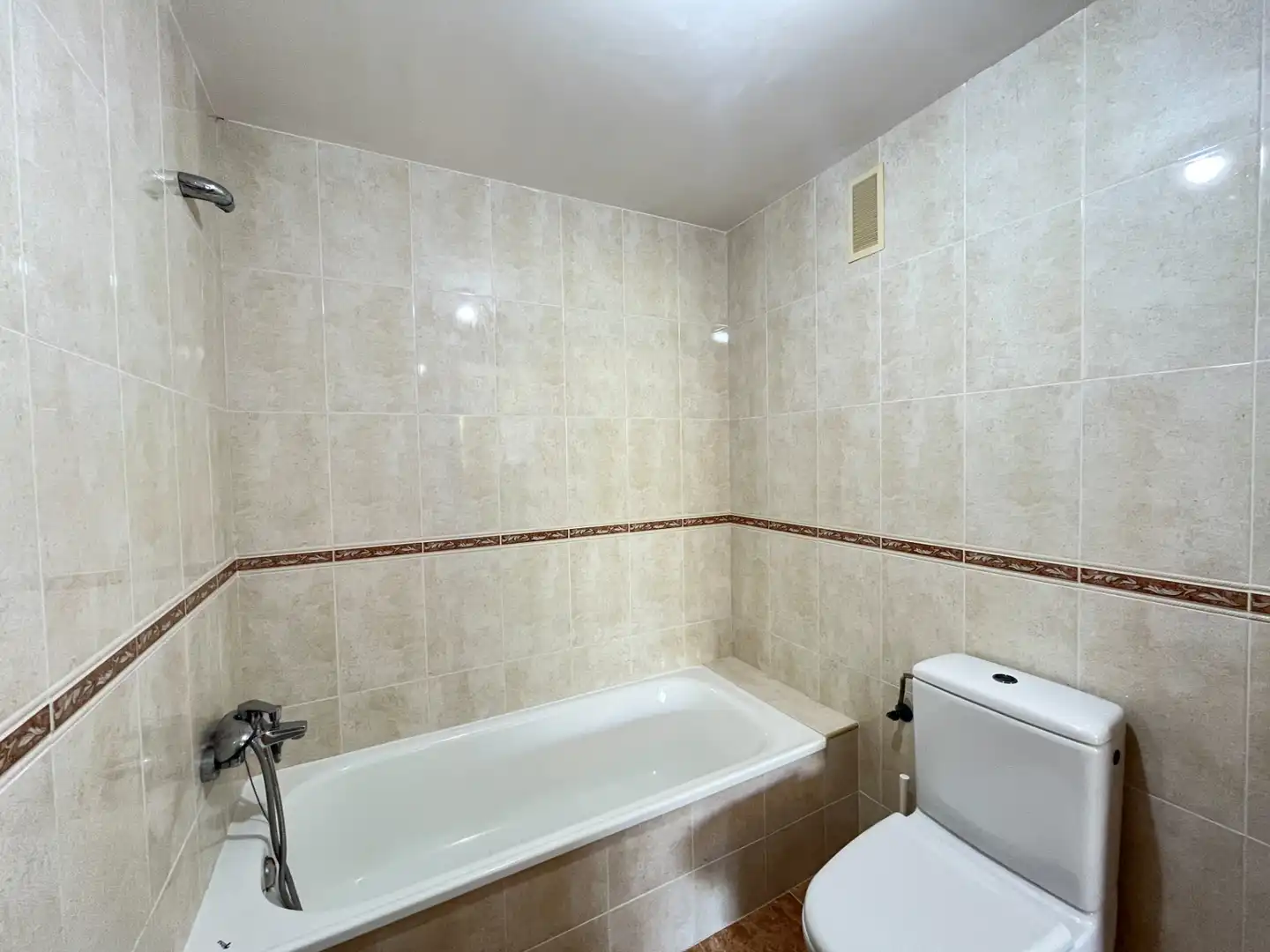 Bathroom of Flat for sale in Faura  with Air Conditioner and Oven