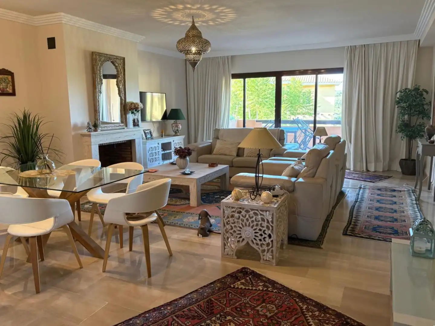 Sala d'estar de Apartament de lloguer en Sotogrande amb Aire condicionat, Calefacció i Terrassa