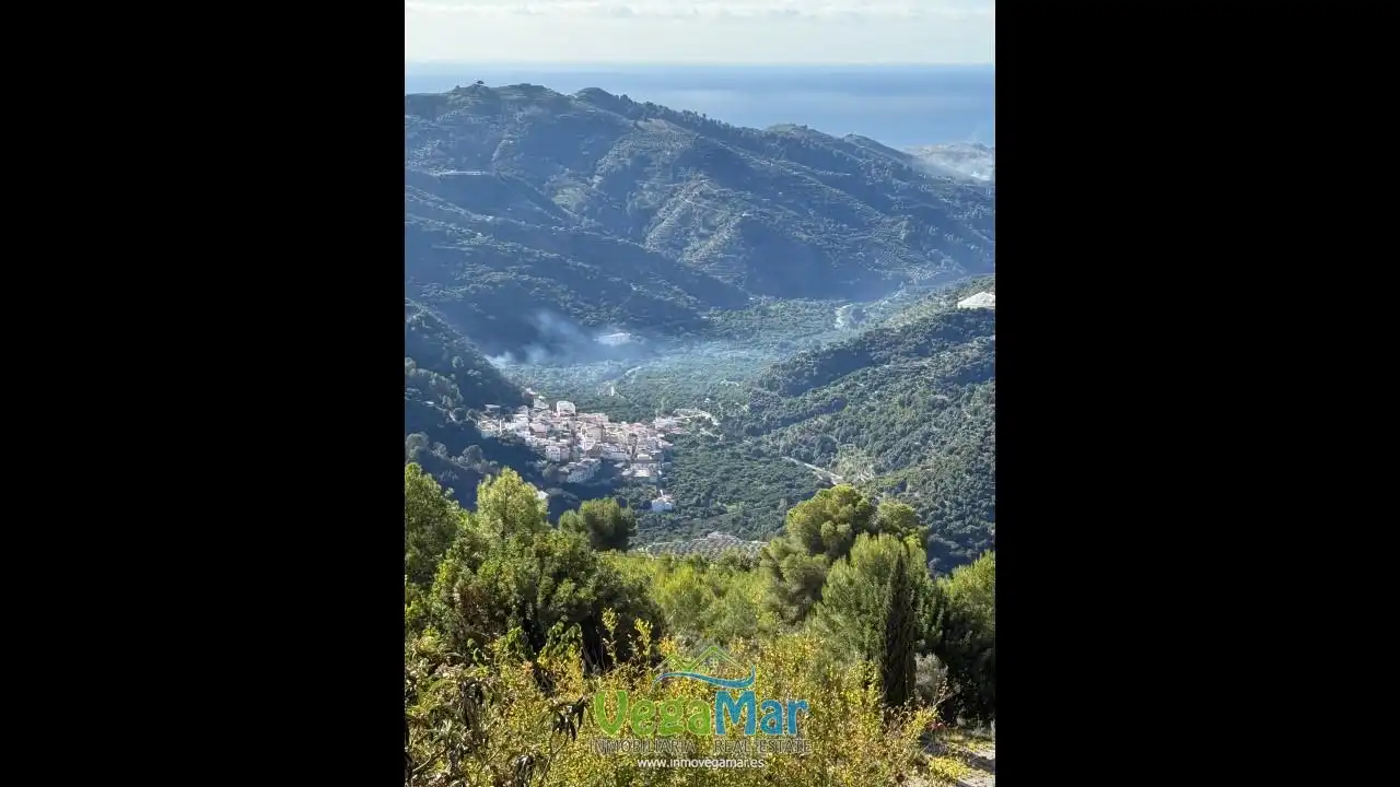 Vista exterior de Finca rústica en venda en Otívar amb Jardí privat, Terrassa i Piscina