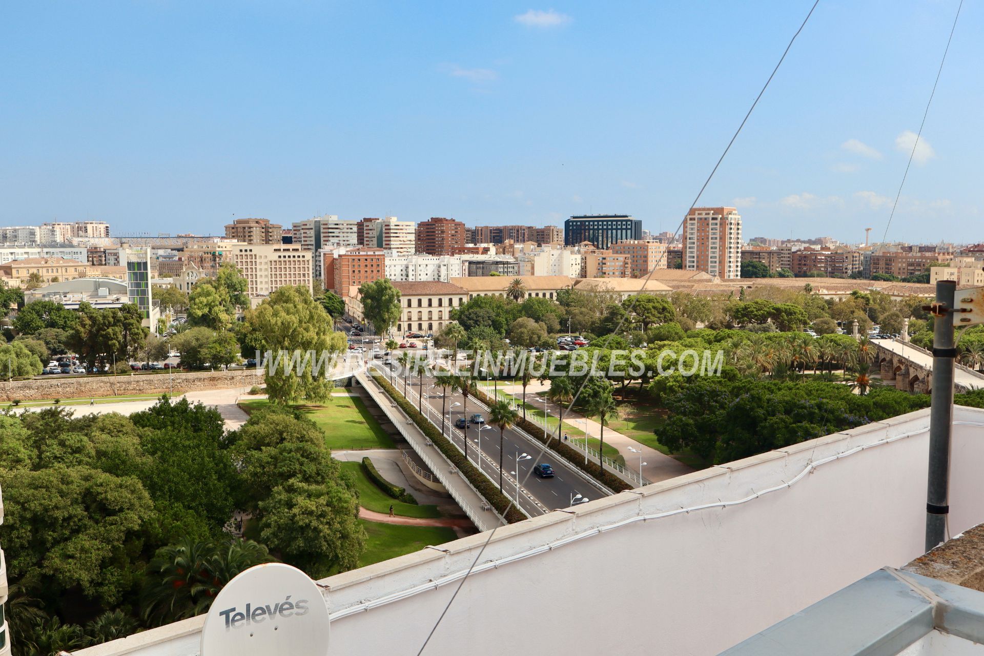Vista exterior de Àtic de lloguer en  Valencia Capital amb Aire condicionat, Calefacció i Terrassa