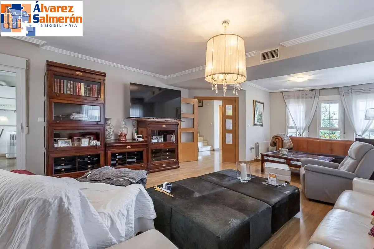 Sala de estar de Casa adosada en venta en Huétor Vega con Aire acondicionado, Terraza y Trastero