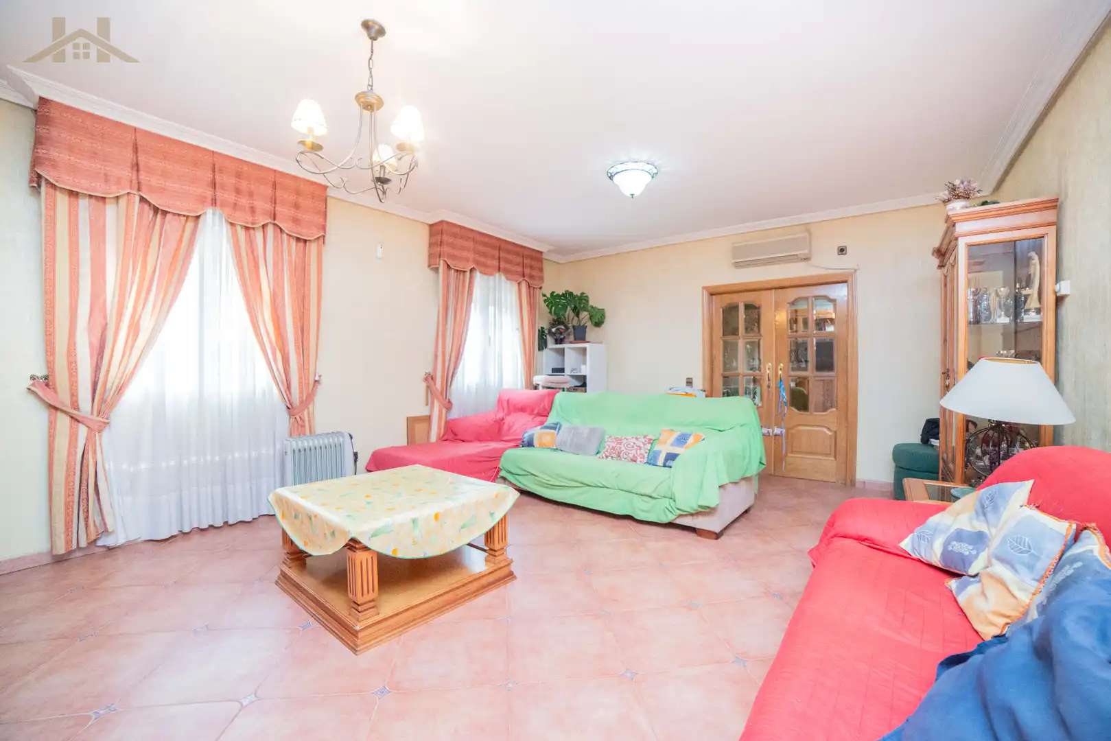 Sala d'estar de Casa adosada en venda en Ciempozuelos amb Aire condicionat, Calefacció i Jardí privat
