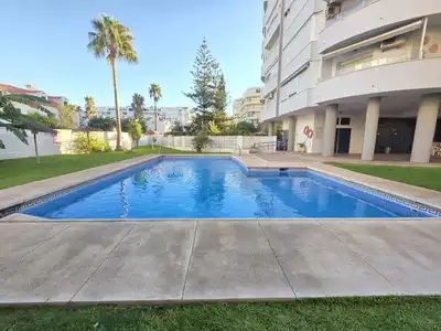 Piscina de Apartamento en venta en Fuengirola con Aire acondicionado, Calefacción y Terraza