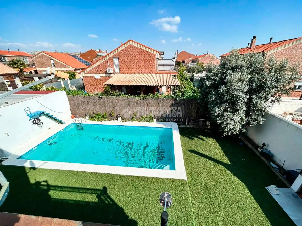 Piscina de Casa o xalet en venda en La Puebla de Alfindén amb Aire condicionat, Calefacció i Terrassa