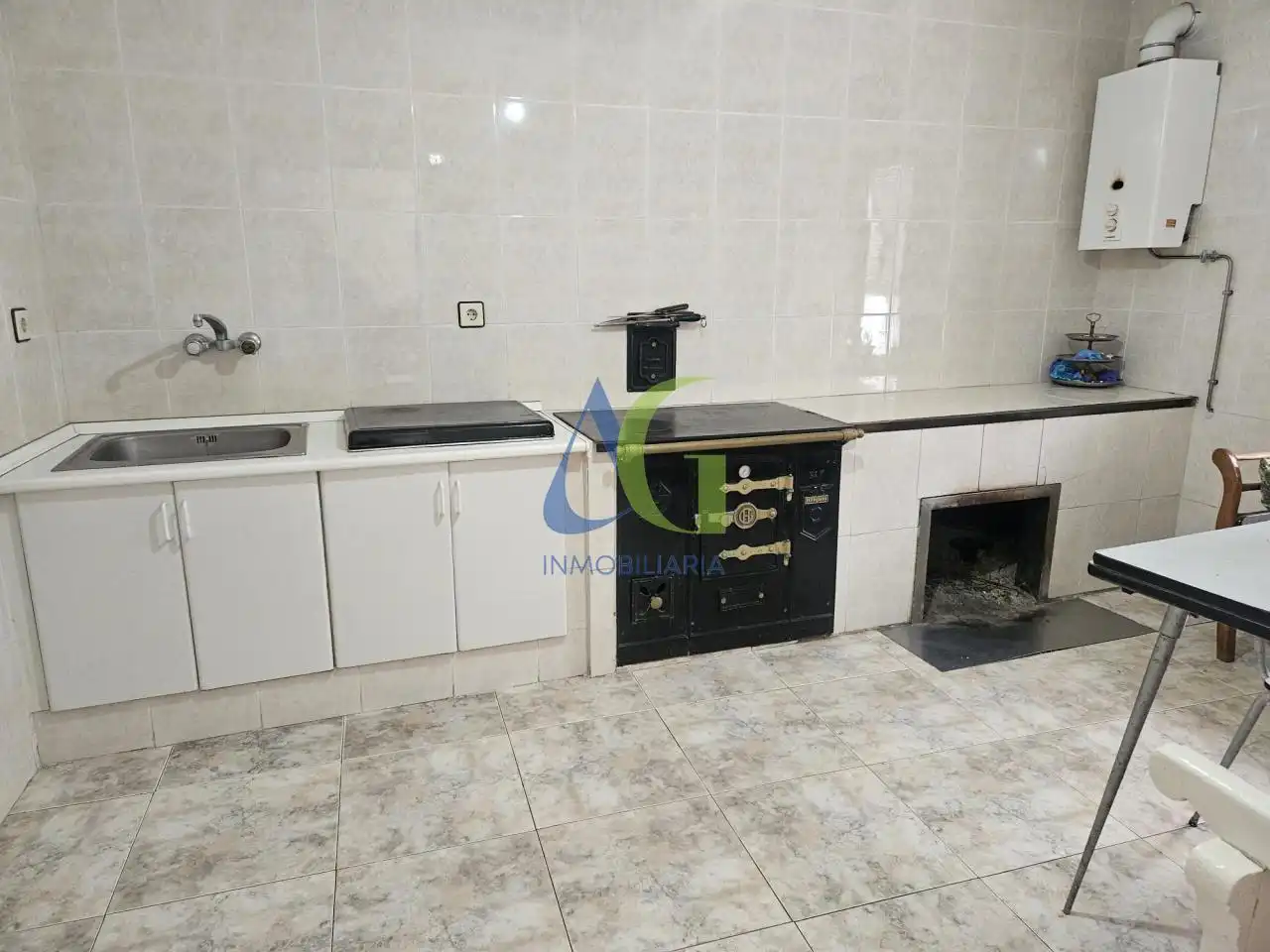 Cocina de Casa o chalet en venta en Cistierna con Jardín privado, Parquet y Terraza