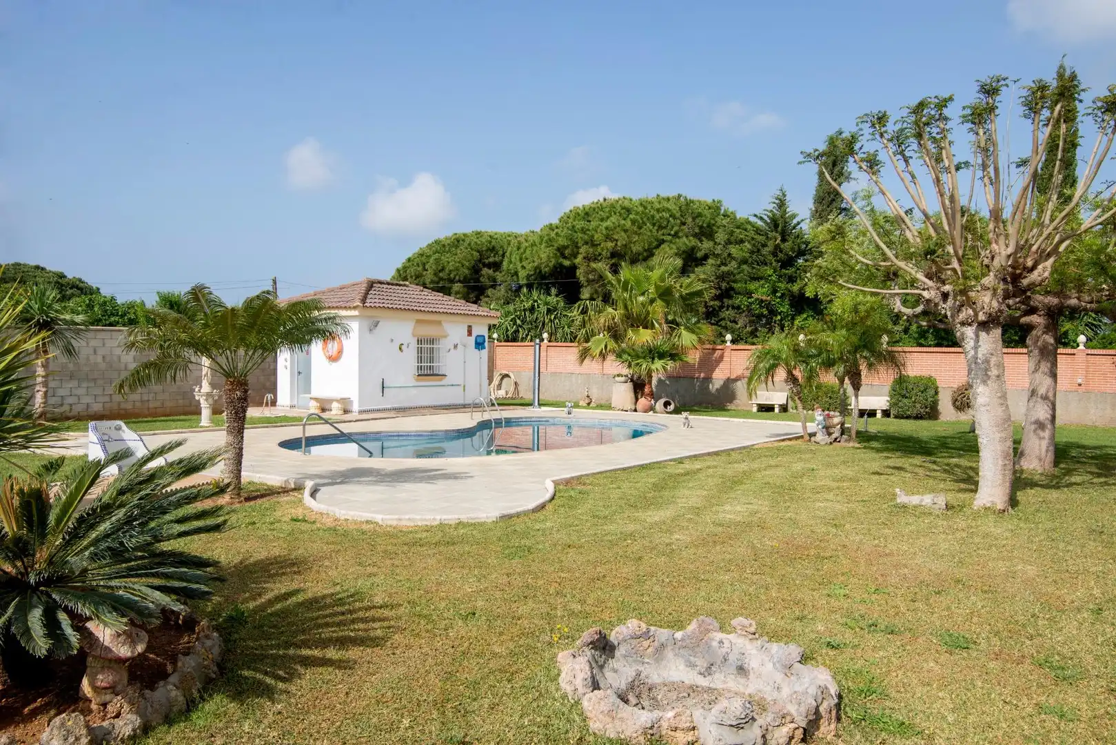 Swimming pool of Houses for sale in Chiclana de la Frontera  with Air Conditioner, Private garden and Storage room