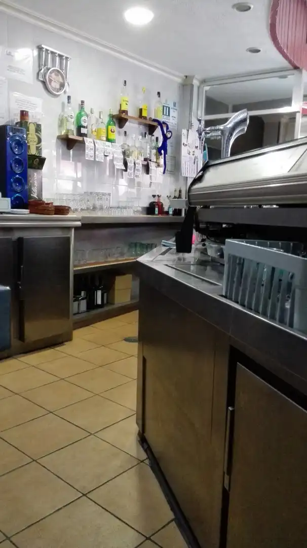 Cuina de Local en venda en Móstoles amb Aire condicionat i Moblat