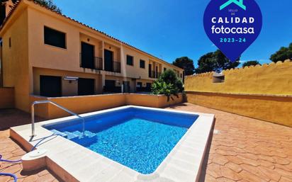 Piscina de Casa adosada en venda en Mont-roig del Camp amb Aire condicionat, Terrassa i Balcó