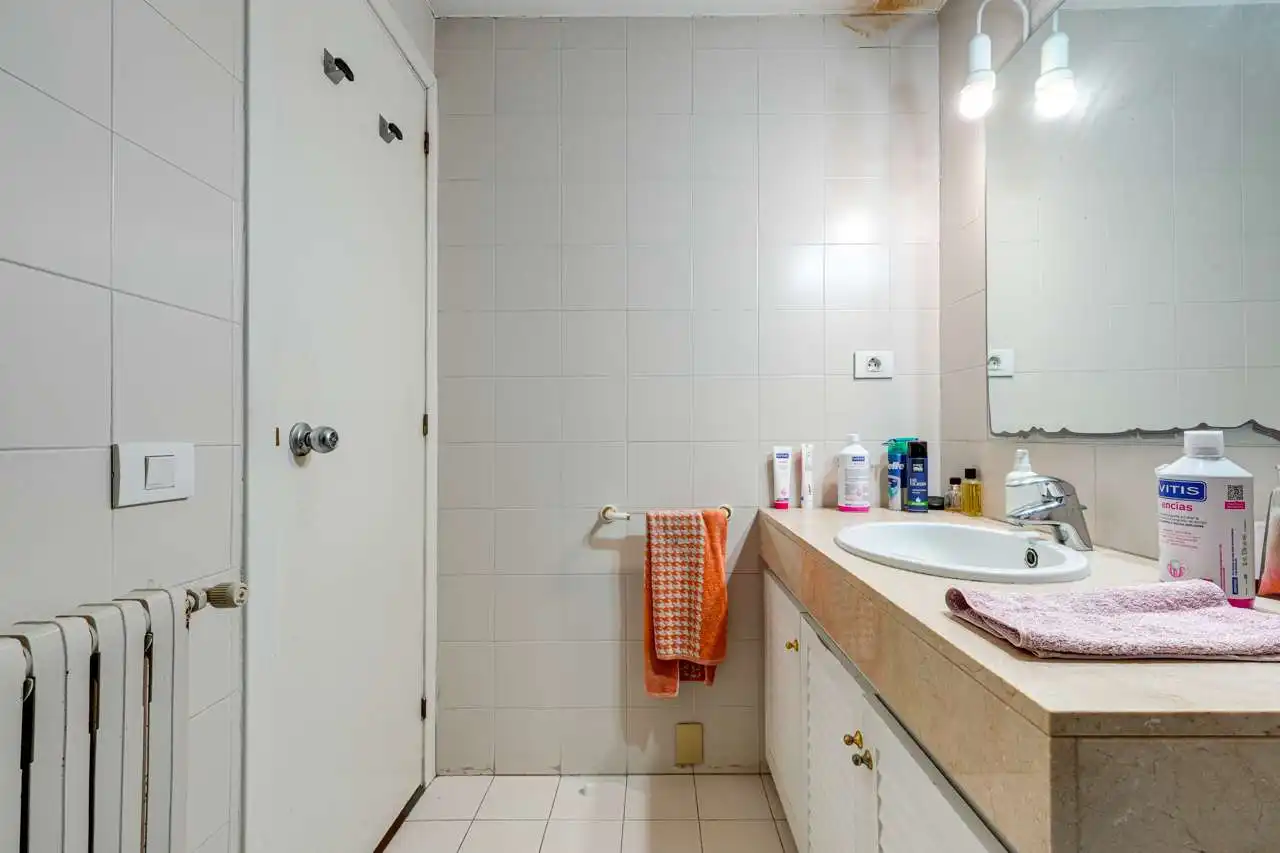 Bathroom of Detached homes for sale in Barcelona  with Air Conditioner, Heating and Terrace