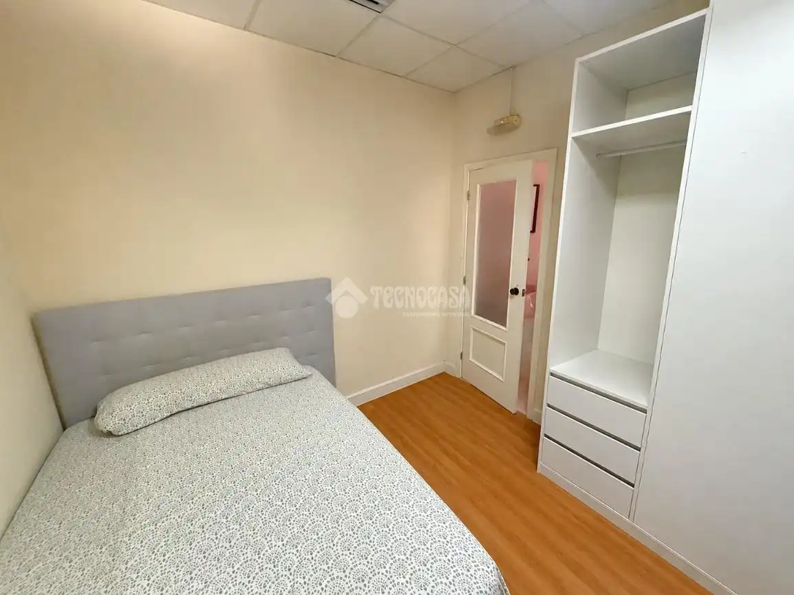 Habitación de Local en venta en Puente de Vallecas