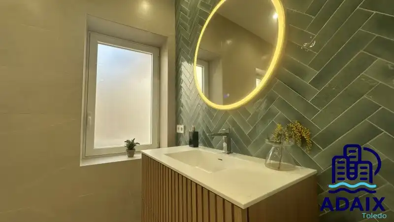 Bathroom of Flat for rent in Toledo  with Air Conditioner, Heating and Furnished