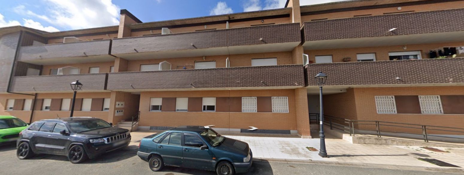 Vista exterior de Pis en venda en Grañón amb Jardí privat, Terrassa i Piscina