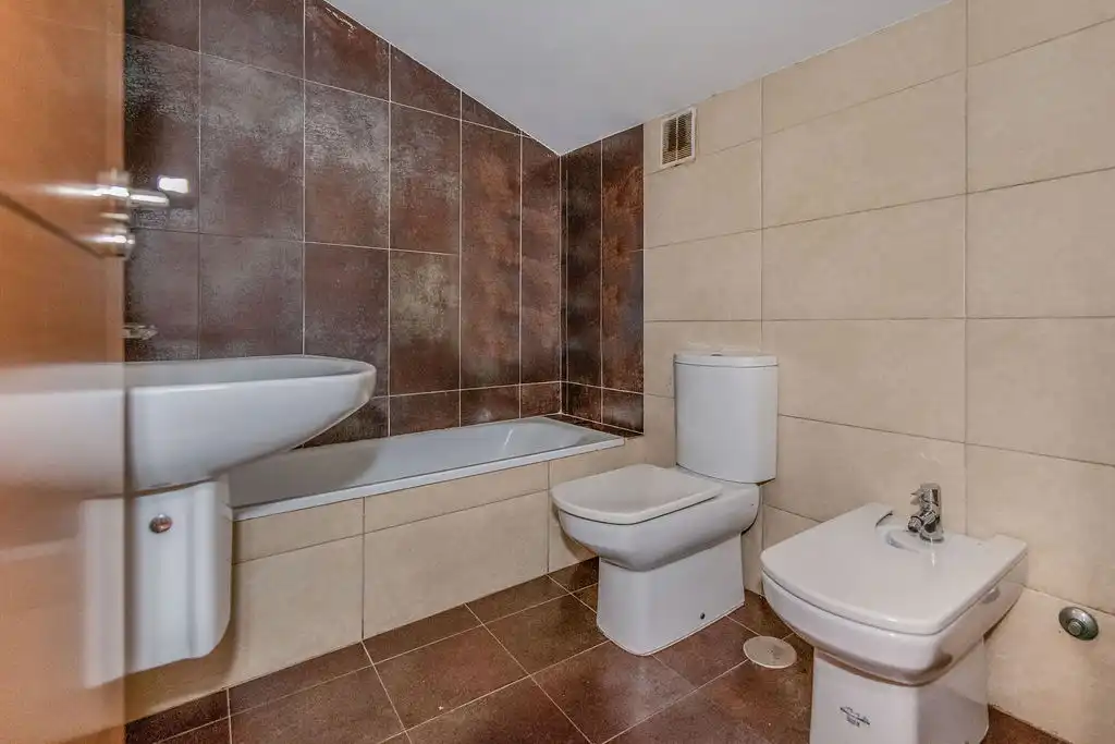 Baño de Casa adosada en venta en La Hiniesta  con Calefacción y Terraza