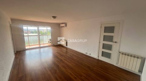 Piso de 4 habitaciones en venta en la zona de 25 de Setembre Rubí