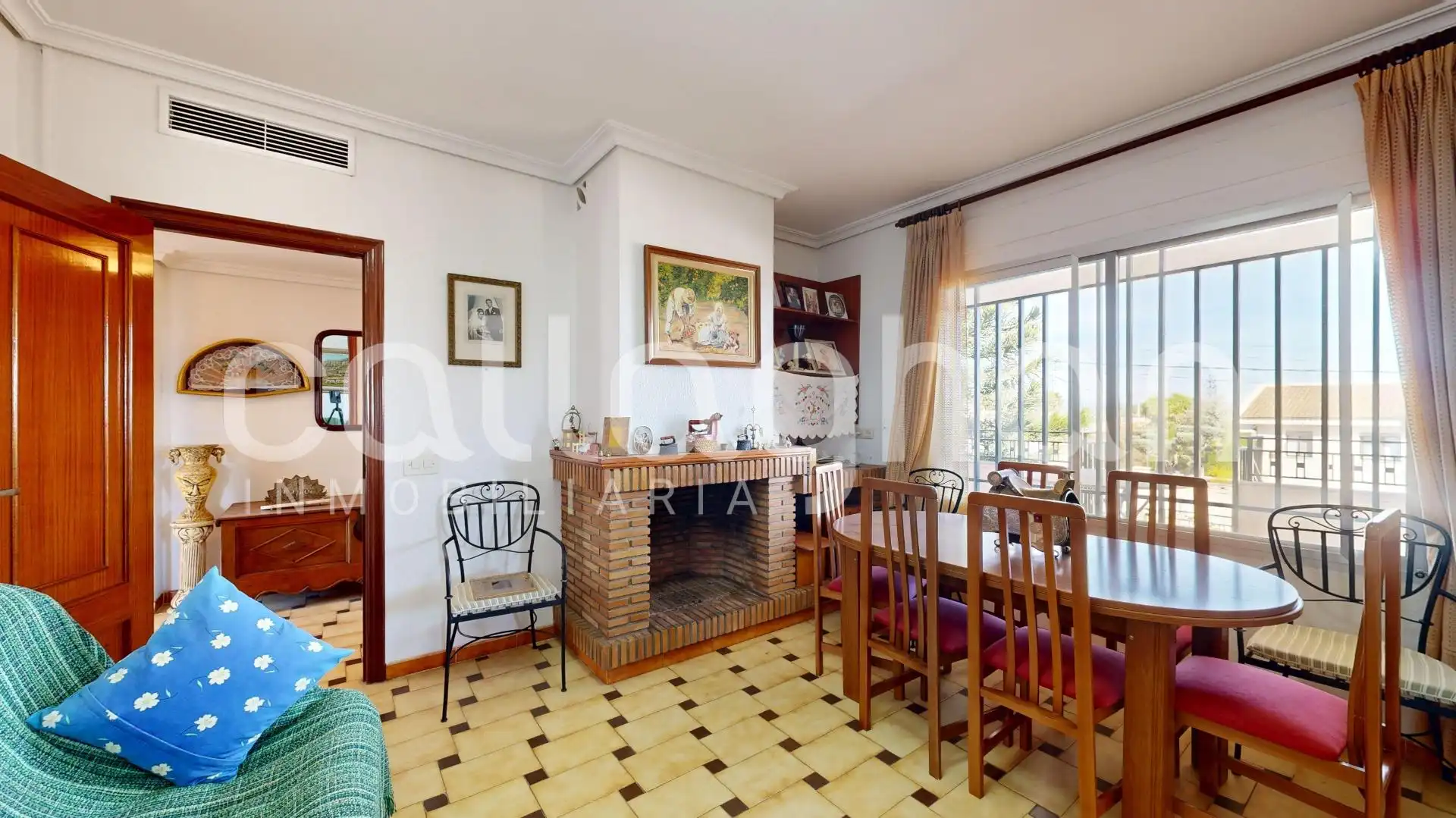 Menjador de Casa o xalet en venda en Chiva amb Aire condicionat, Jardí privat i Terrassa
