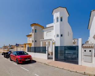 Vista exterior de Casa o xalet en venda en Guardamar del Segura amb Terrassa i Piscina