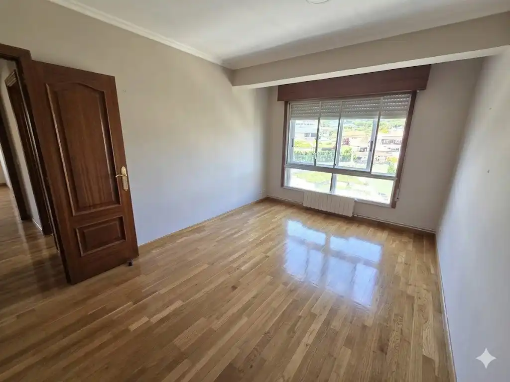 Habitación de Piso de alquiler en Vigo  con Calefacción