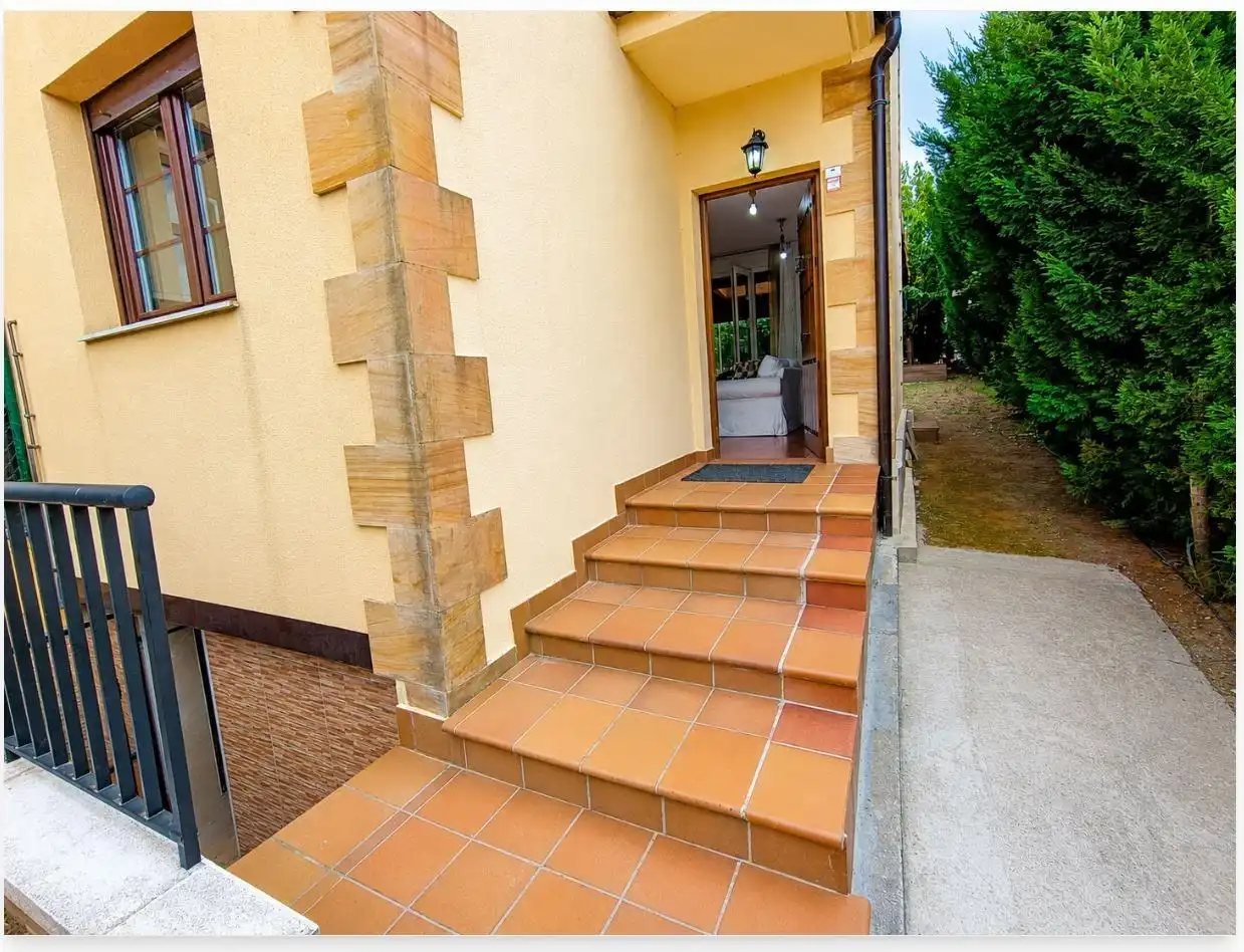 Casa adosada en venta en Santillana del Mar con Calefacción, Jardín privado y Trastero