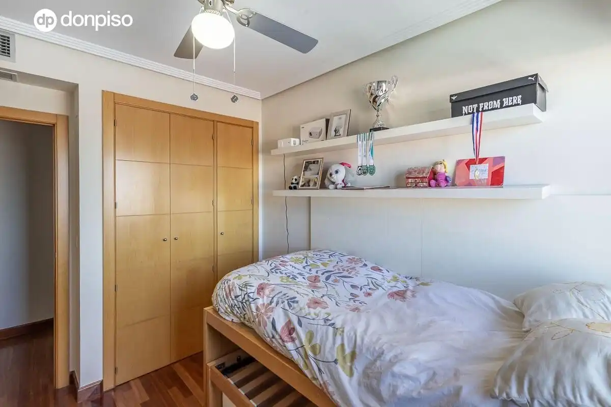 Bedroom of Flat for sale in Granada  with Air Conditioner and Heating