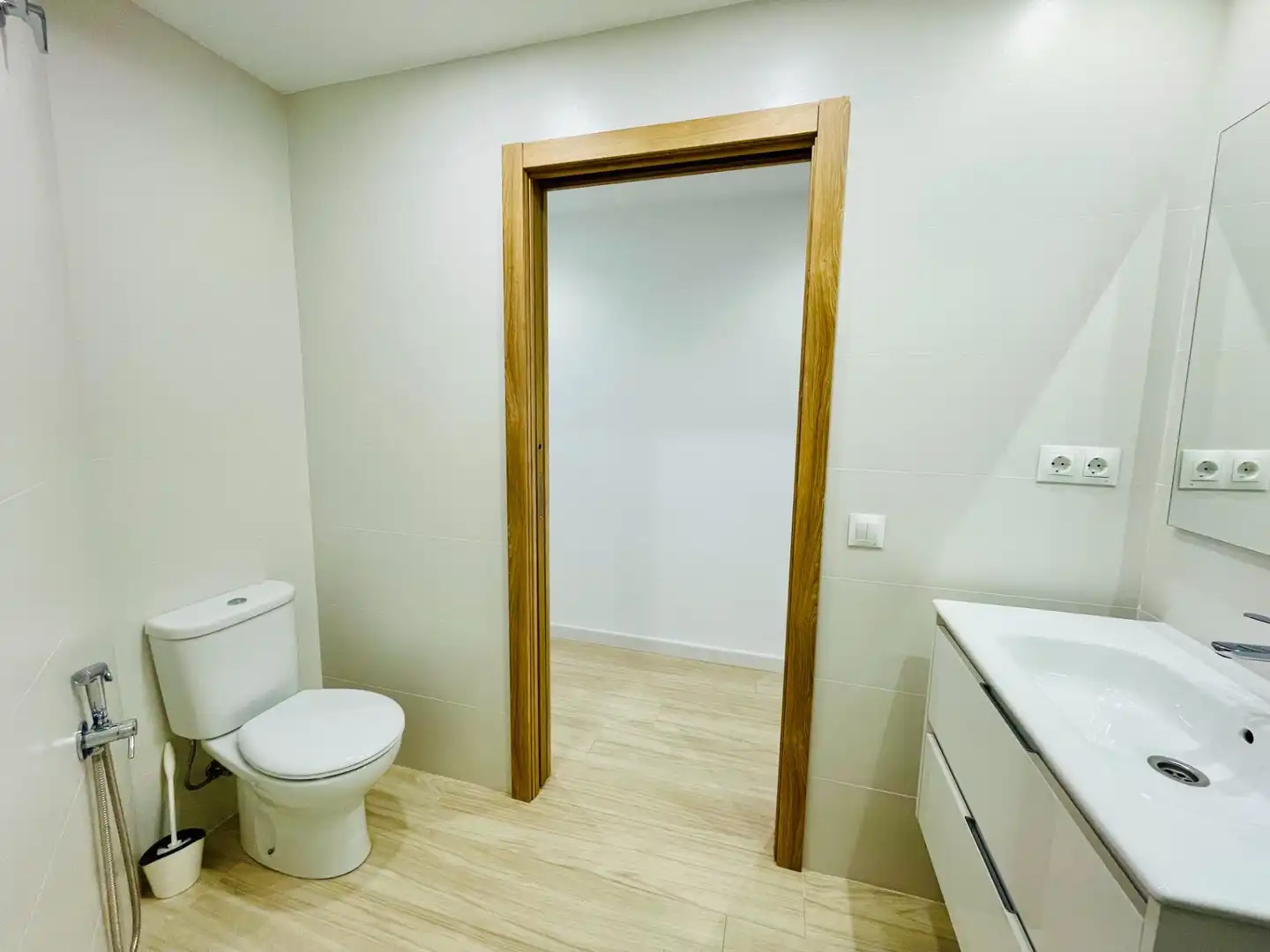 Badezimmer von Wohnung zur Miete in Córdoba mit Klimaanlage, Heizung und Terrasse