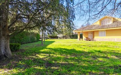 Jardí de Casa o xalet en venda en Lardero amb Calefacció, Terrassa i Moblat