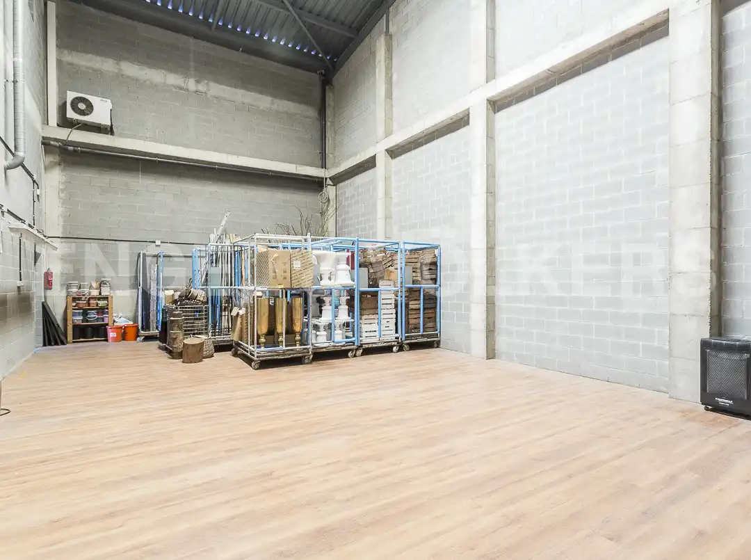 Nau industrial de lloguer en Sant Feliu de Llobregat