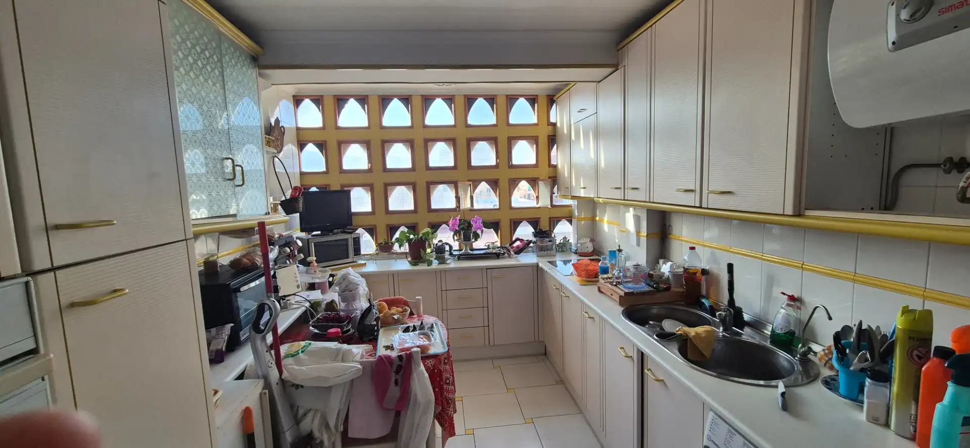 Piso en venta en Calle Hermanos Pinzón, Oliveros - Altamira