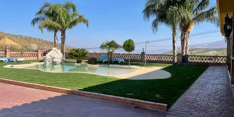 Piscina de Casa o xalet en venda en Loja amb Aire condicionat, Jardí privat i Terrassa