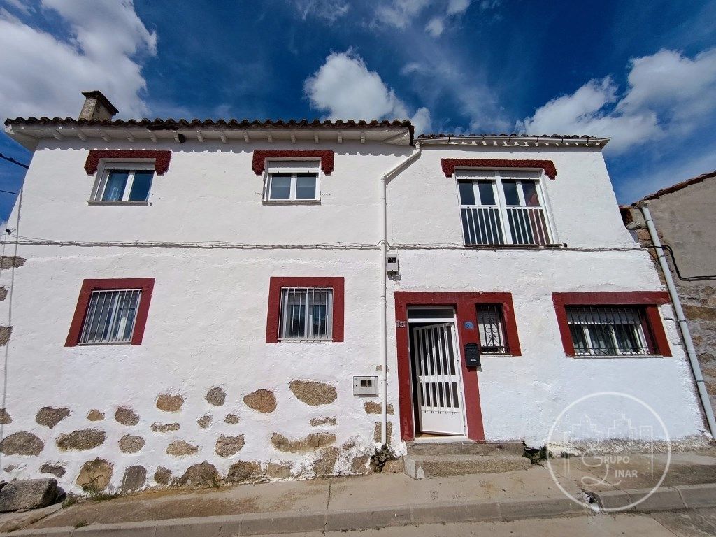 Exterior view of House or chalet for sale in Amavida