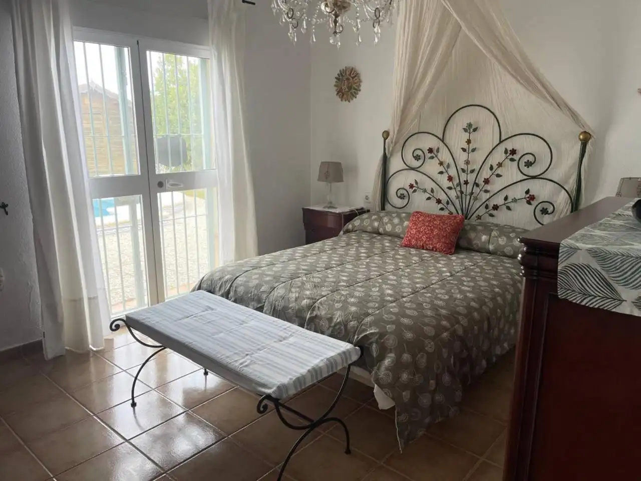 Dormitori de Casa o xalet en venda en Chiclana de la Frontera amb Aire condicionat, Jardí privat i Piscina