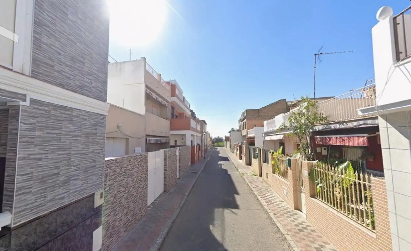 Vista exterior de Casa adosada en venta en Alcalá de Guadaira