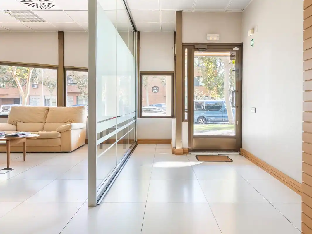 Commercial properties for rent in Pozuelo de Alarcón  with Air Conditioner and Heating