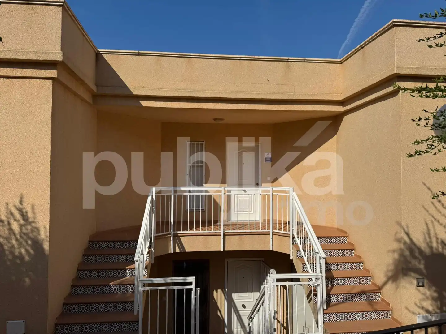 Vista exterior de Àtic en venda en Santa Pola amb Aire condicionat, Calefacció i Terrassa
