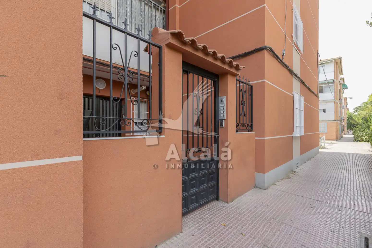 Vista exterior de Piso en venta en Alcalá de Henares con Calefacción y Terraza