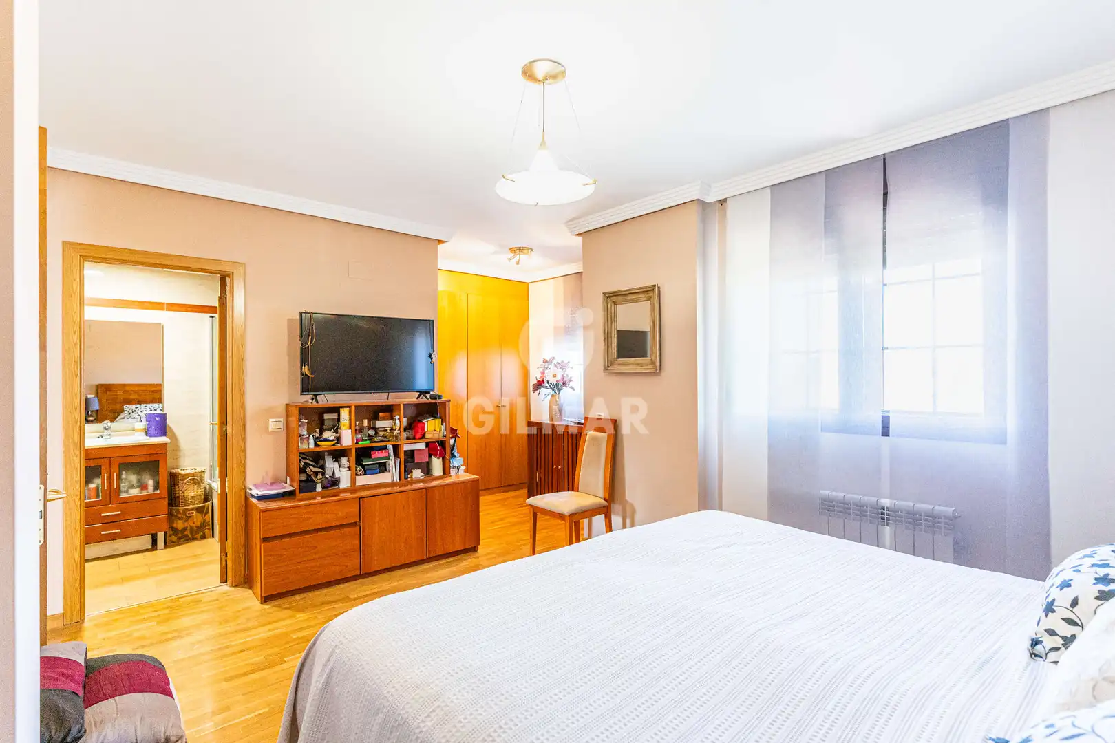 Schlafzimmer von Einfamilien-Reihenhaus zum Verkauf in Arroyomolinos (Madrid) mit Heizung, Privatgarten und Schwimmbad